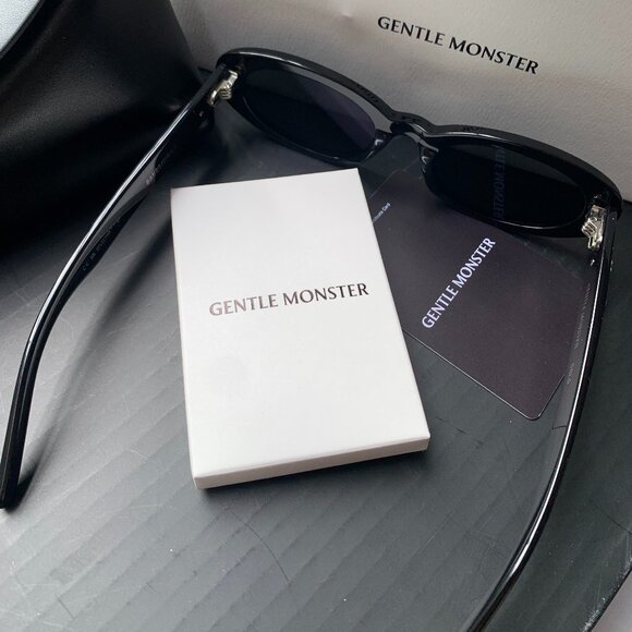 Gentle Monster Black Oval Sunglasses w/ Gold Logo – Chic & Trendy main image 4